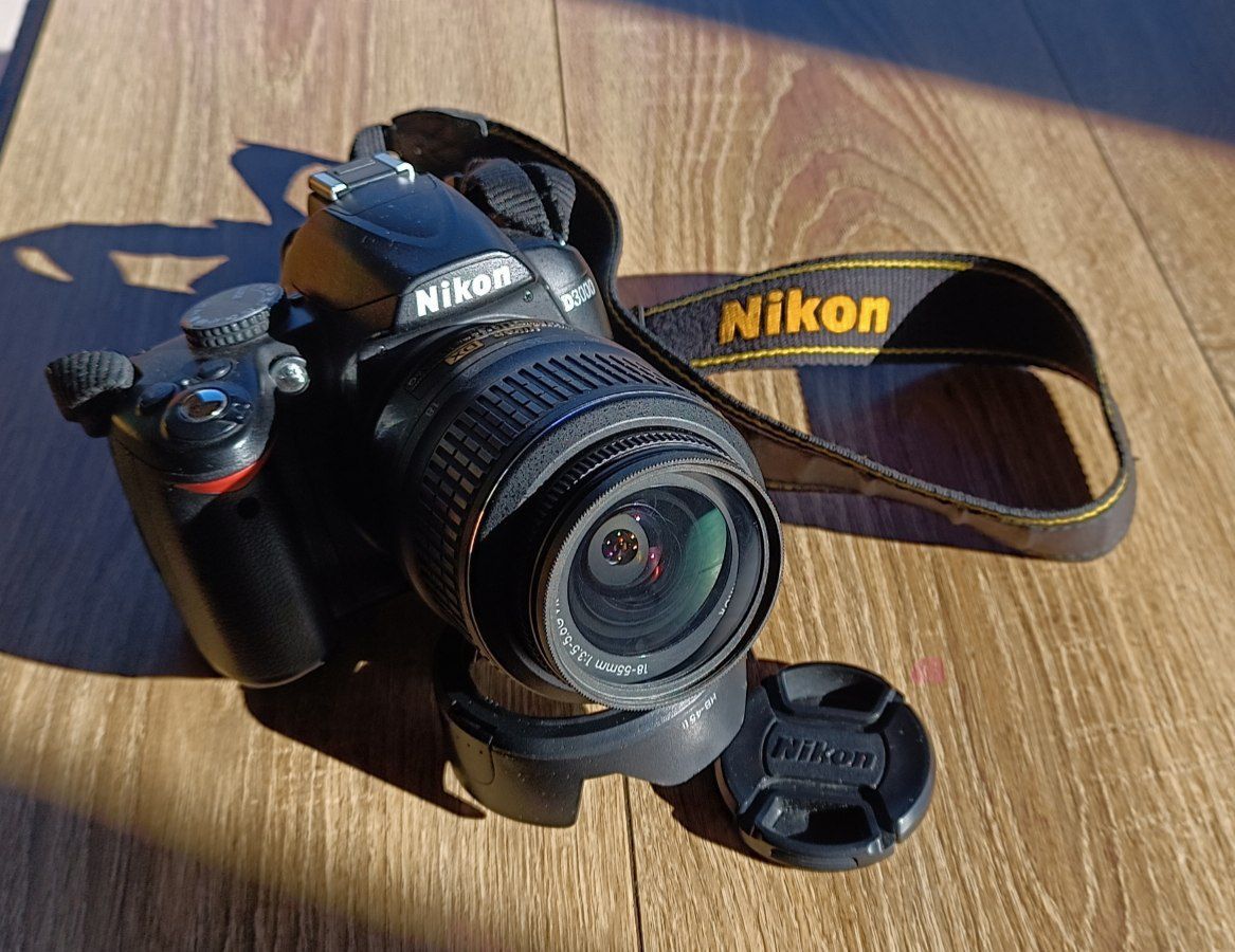 Nikon d3000 18-55mm VR kit