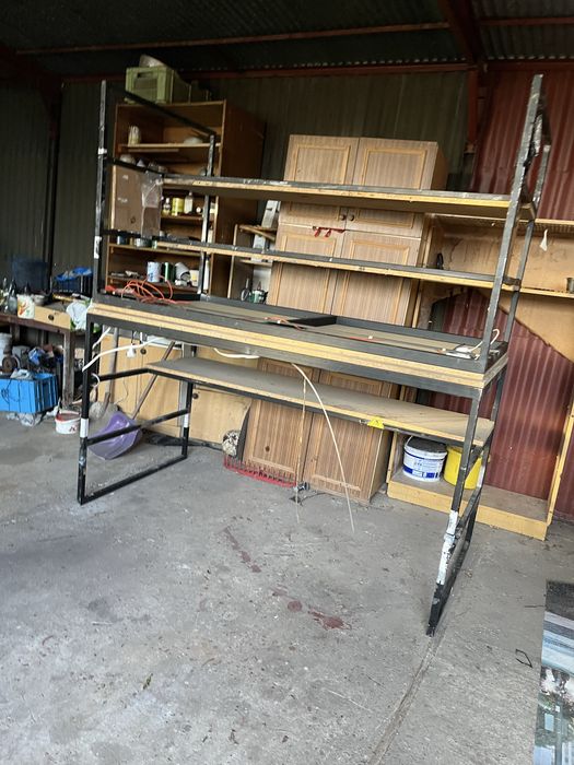 Stoły do pakowania i regały warsztatowe