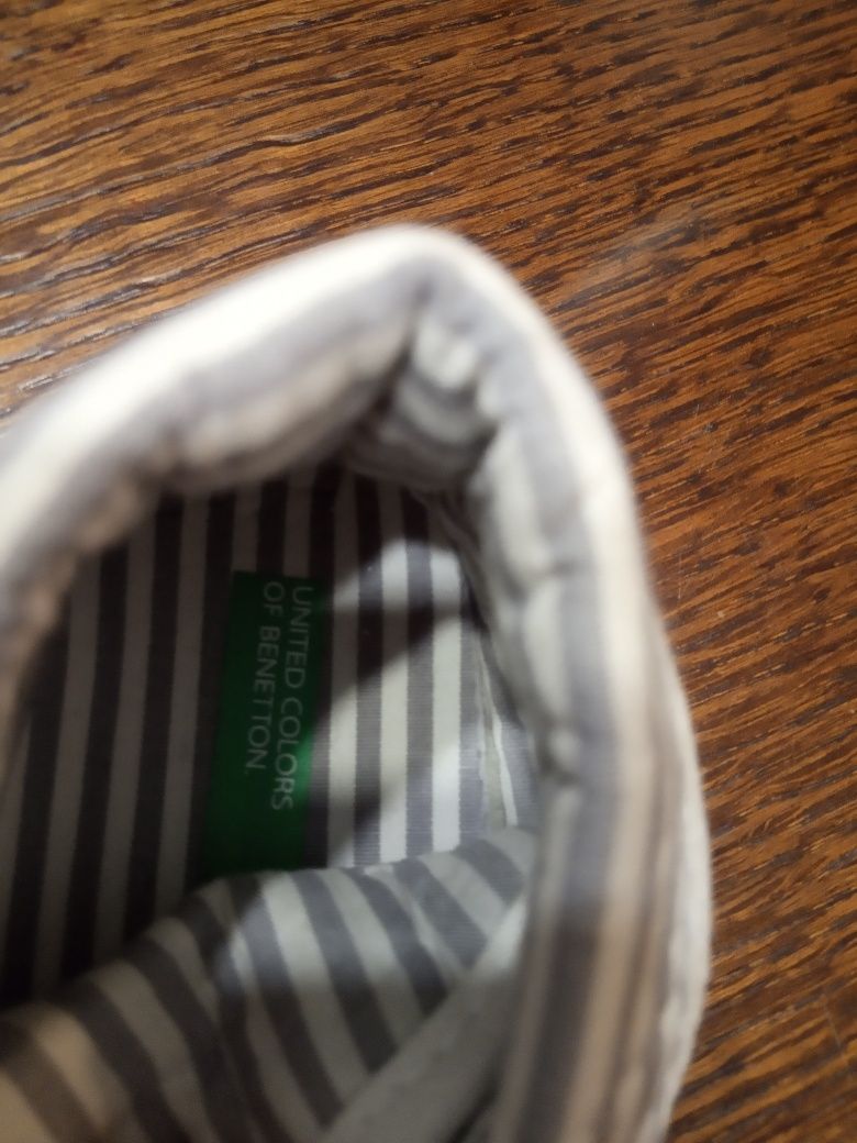 Buty Benetton, kapcie