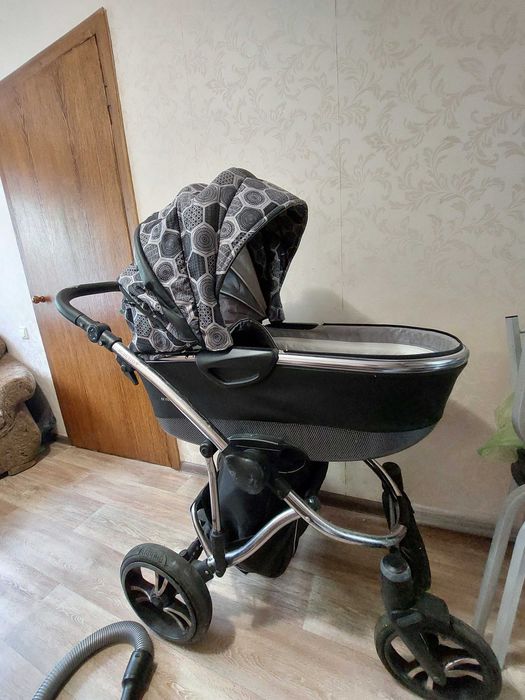 Продам детскую  коляску