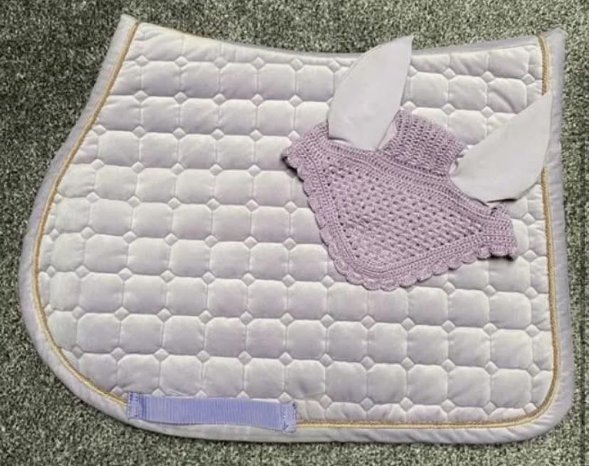Komplet MyWay Equestrian QHP czaprak velvet fioletowy i nauszniki Full