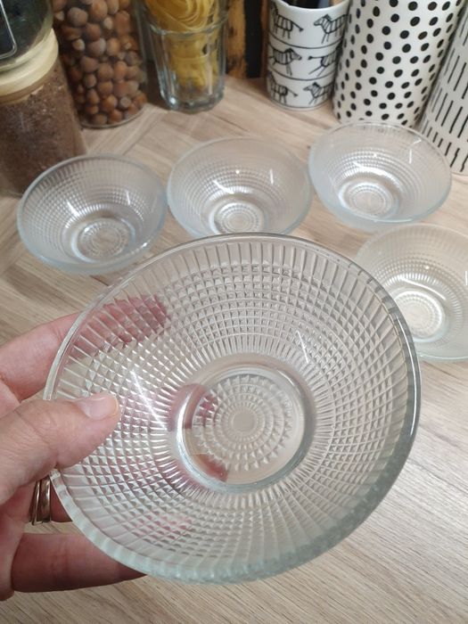 Miseczki szklane 6 sztuk PRL miski salaterki lata 70