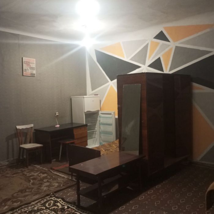 ПРОДАМ велику кімнату 30 кв м  в центрі міста !