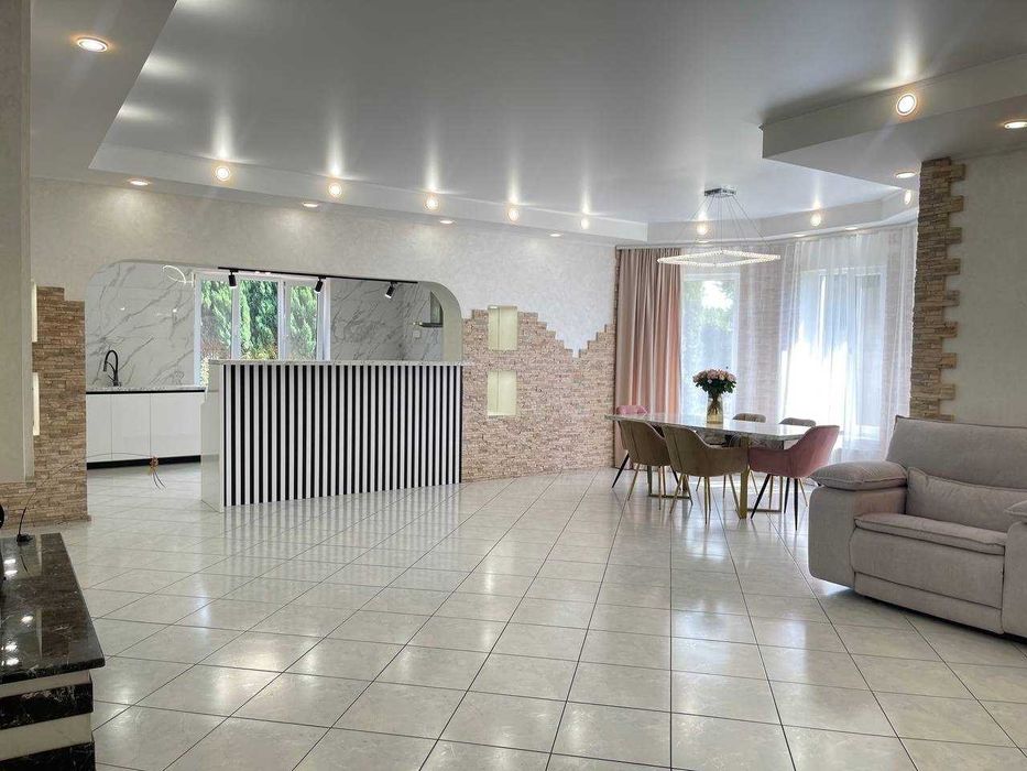 Сучасний будинок з купою переваг для щасливого життя вашої родини