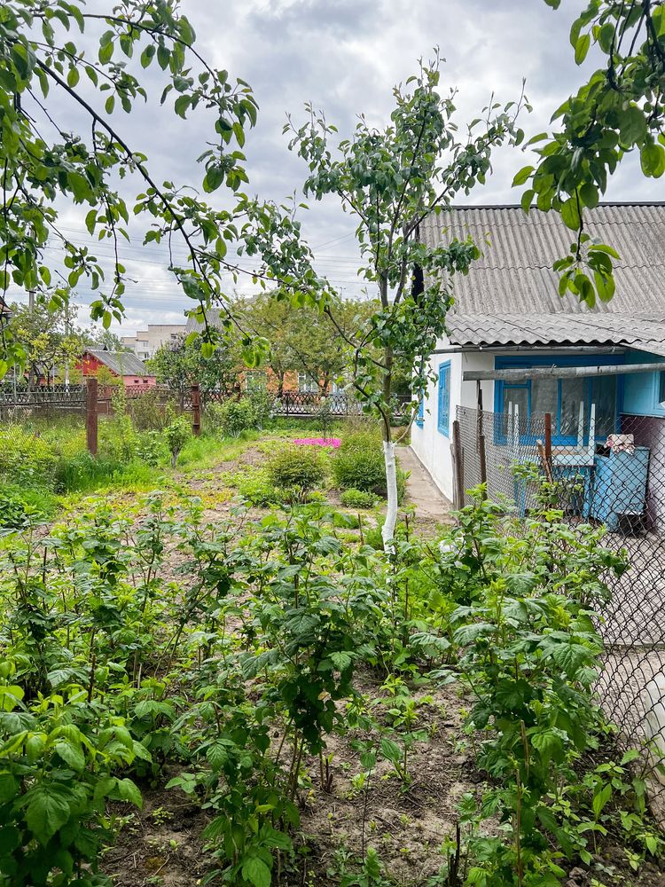 ПРОДАЖ! Окремого будинку з 14 сот землі по центральній вулиці!