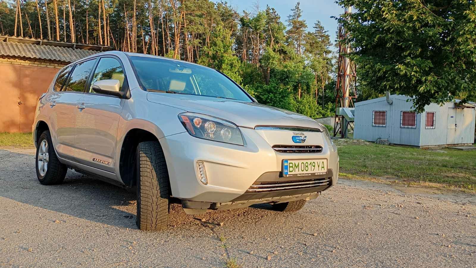 Yoyota RAV4 EV 2012