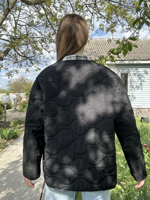 Лайнер куртка вітровка чорного кольору сезон осінь-весна