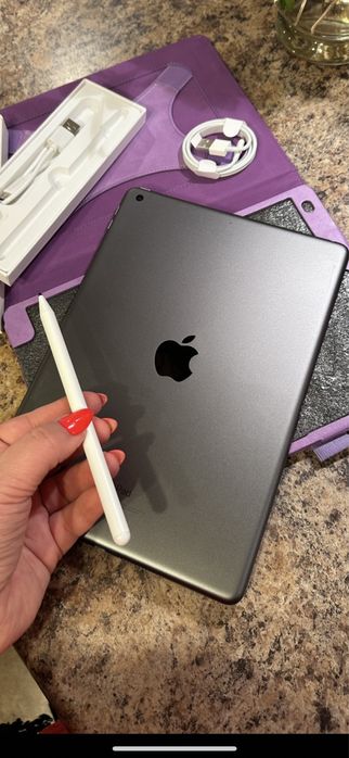 Tablet iPad Apple Retina 10” + nowe etui + nowy kabel - cały zestaw