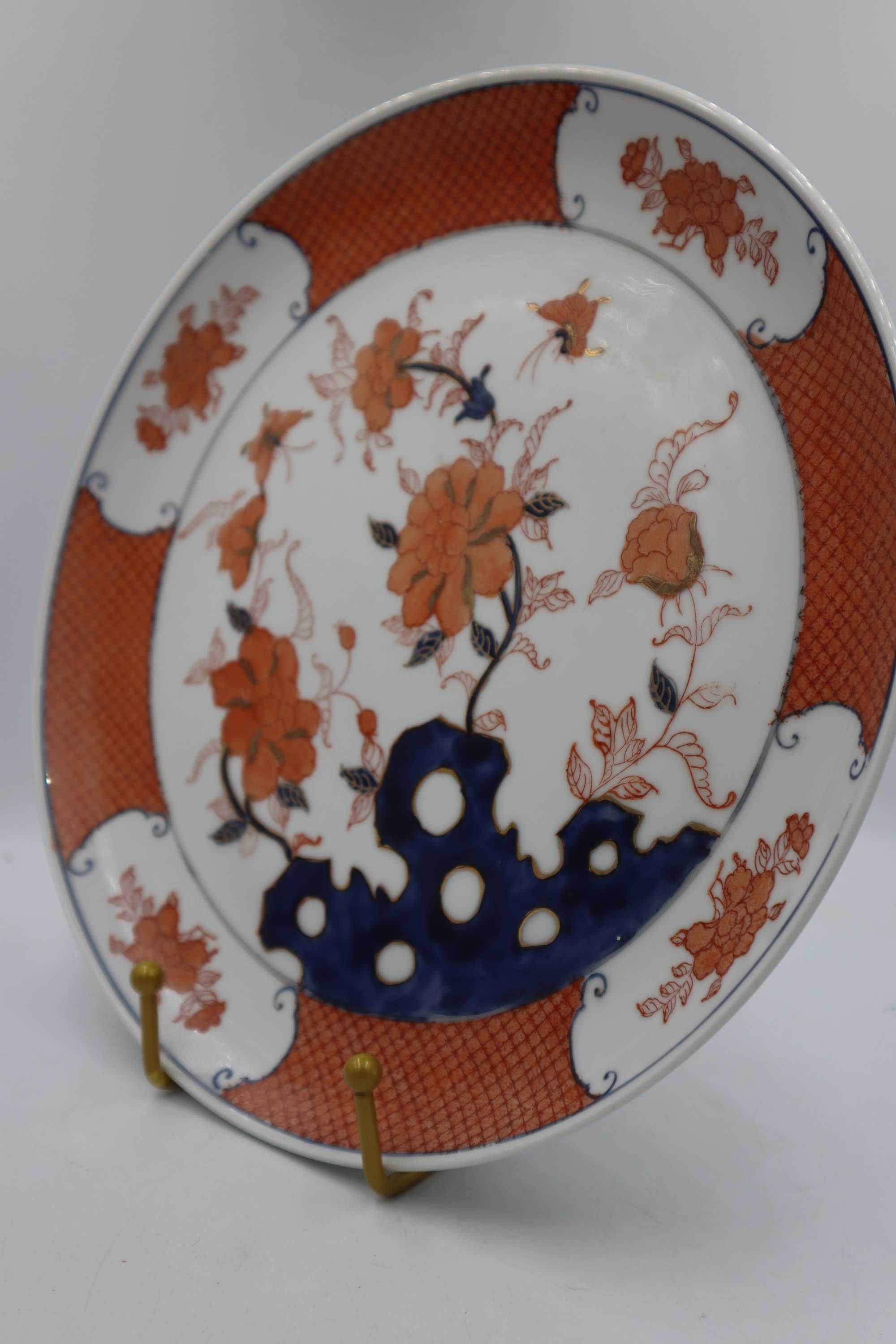 Talerz z orientalnym motywem, porcelana malowana ręcznie i złocona ls