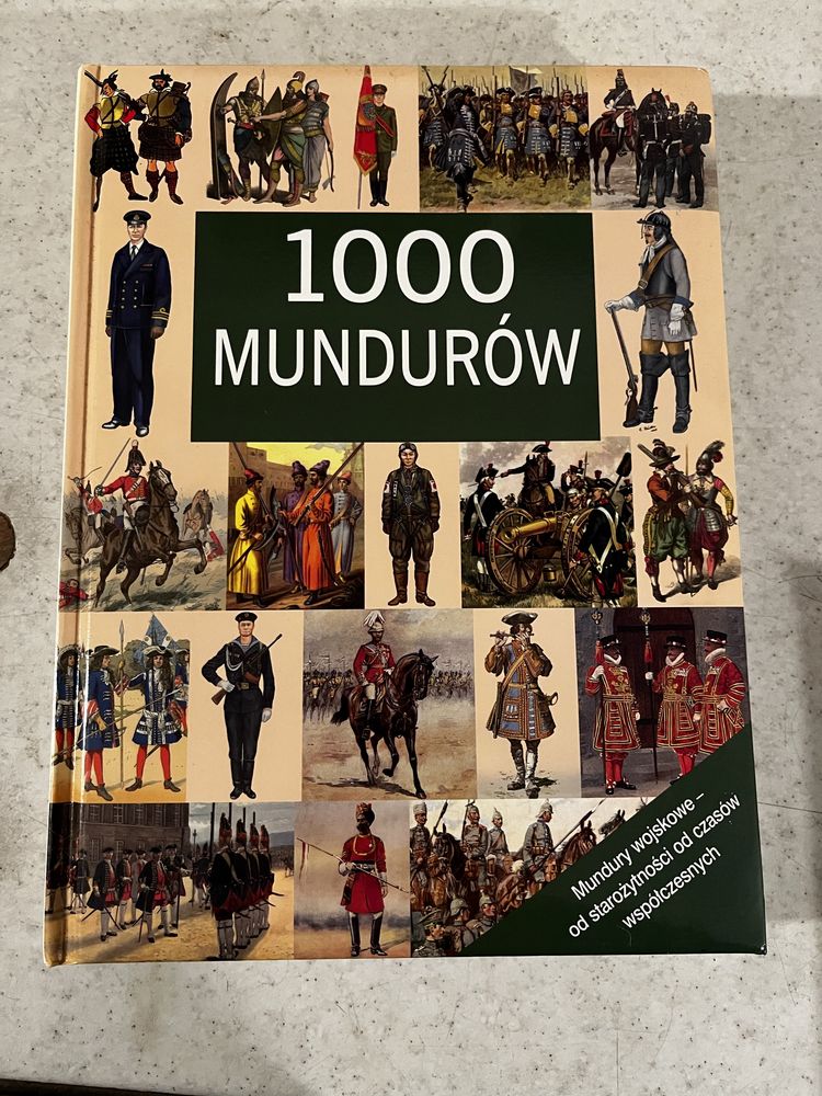 Książka 1000 mundurów