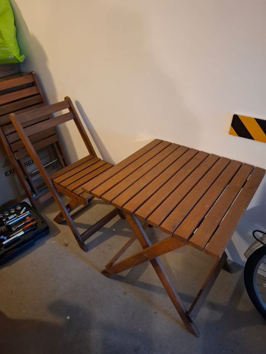 Stolik i krzesełka na balkon