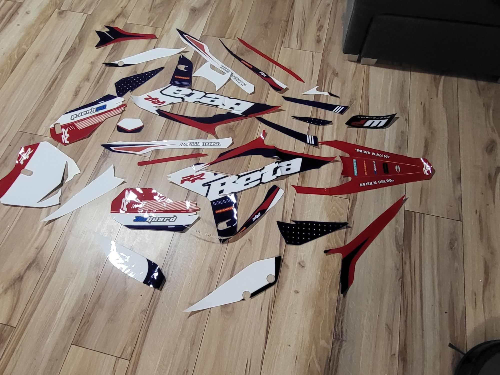 Okleina nalepki na plastiki do bety 125 200 RR 250 i 300 rok 2020/2023