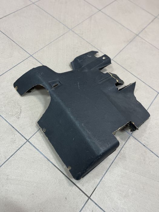 Osłona pod kierownicę maskownica nad kolanami kierowcy BMW E30 325i