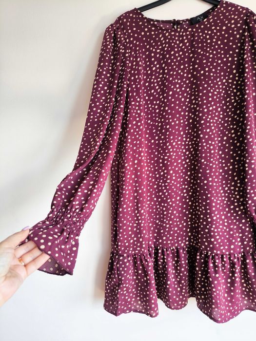 Bordowa jesienna sukienka w kropki marki AX Paris M/38 z falbanką