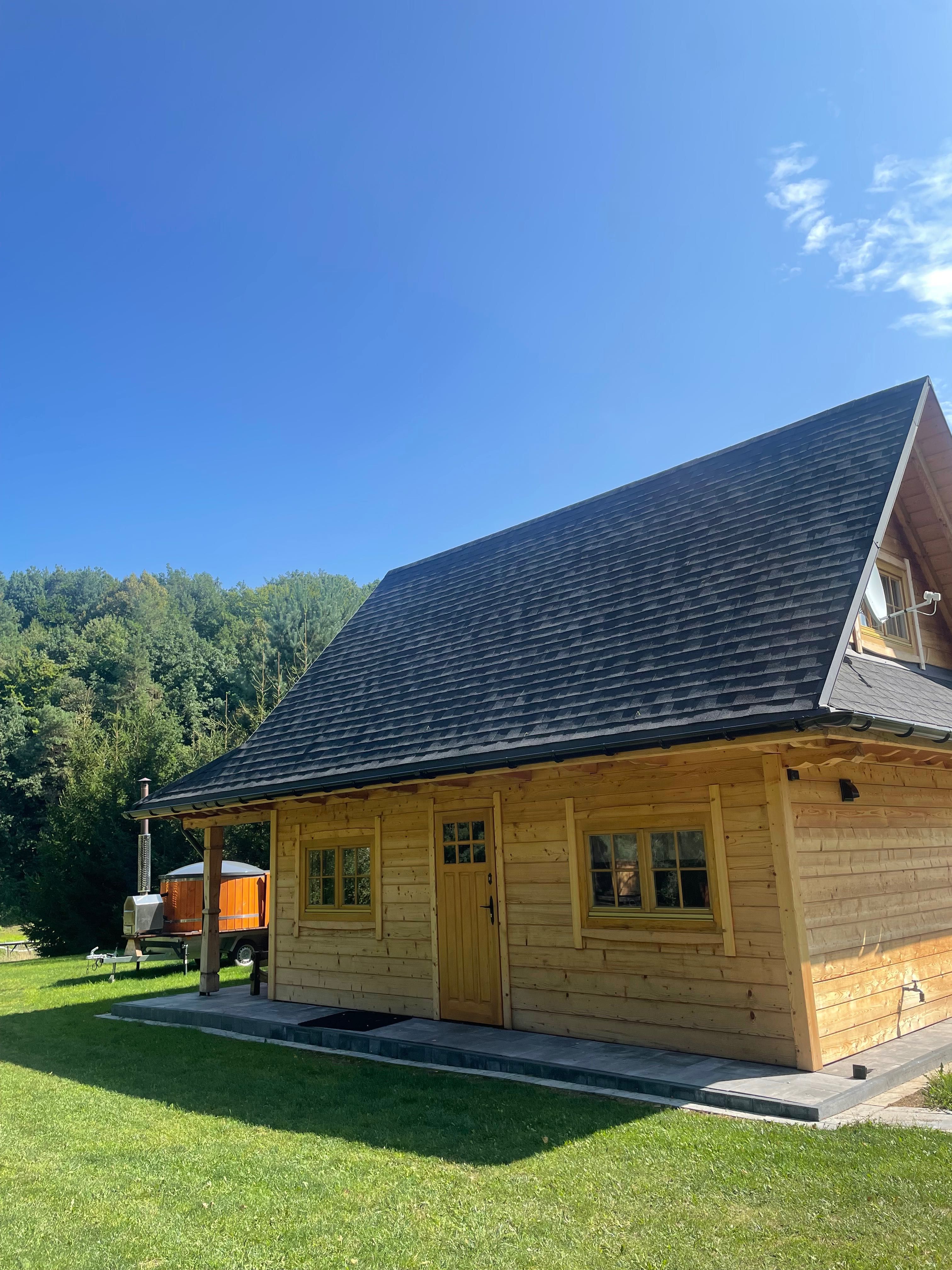 Chatka na Roztoczu całoroczny domek z jacuzzi