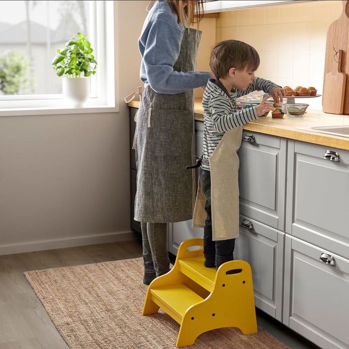 Escadote Trogen IKEA 2 degraus para criança amarelo