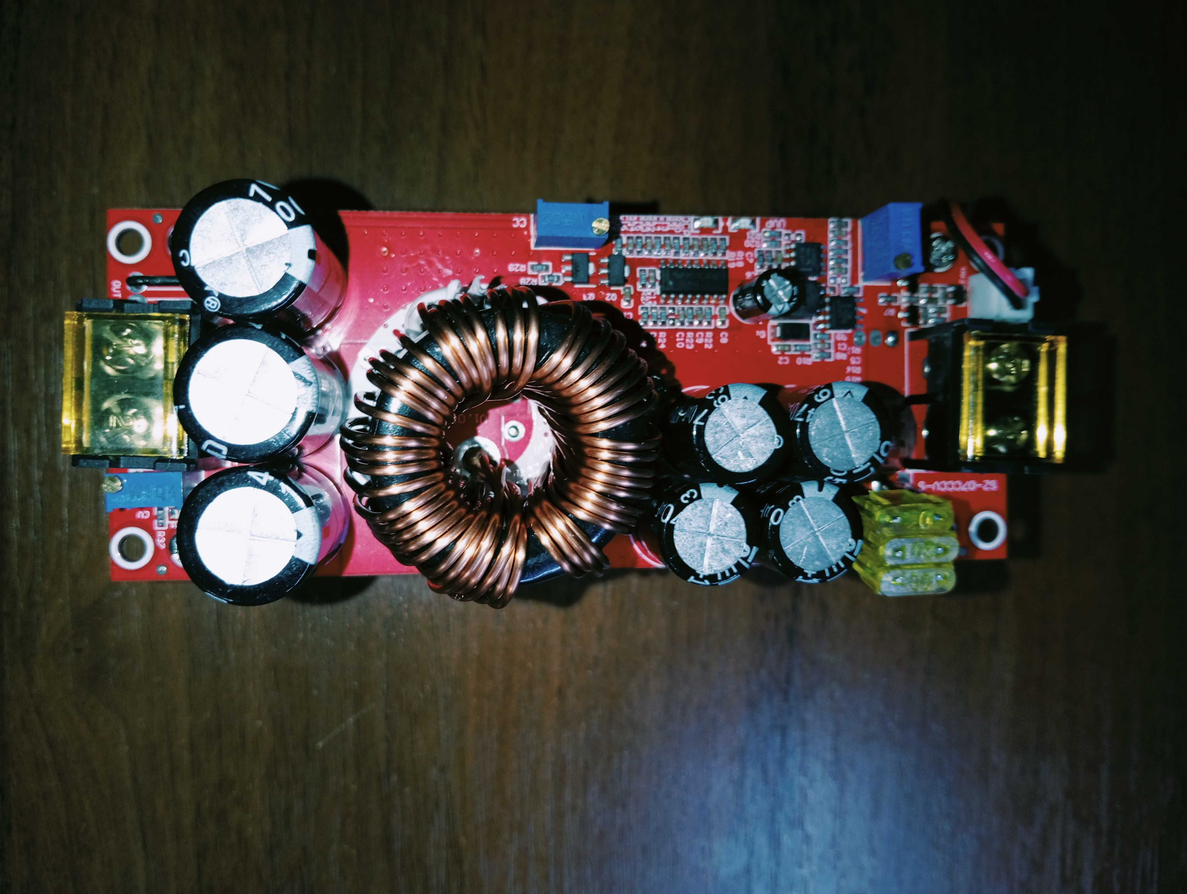 Підвищуючий DC-DC преобразователь 1800W 40А 10-60v в 12-93V