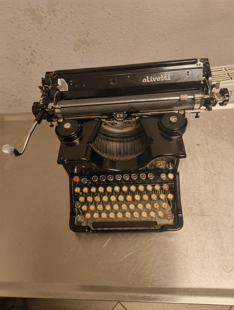 Maszyna do pisania Olivetti 40