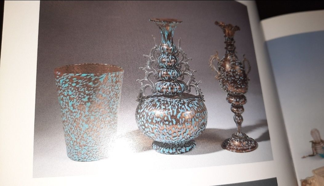 Старинные вазы; многослойное выдувное художественное стекло;гутне скло