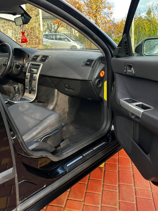 volvo v50 2004 року