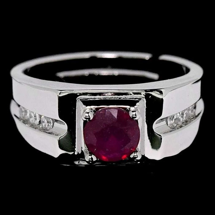 Кольцо с кроваво красным рубином размер