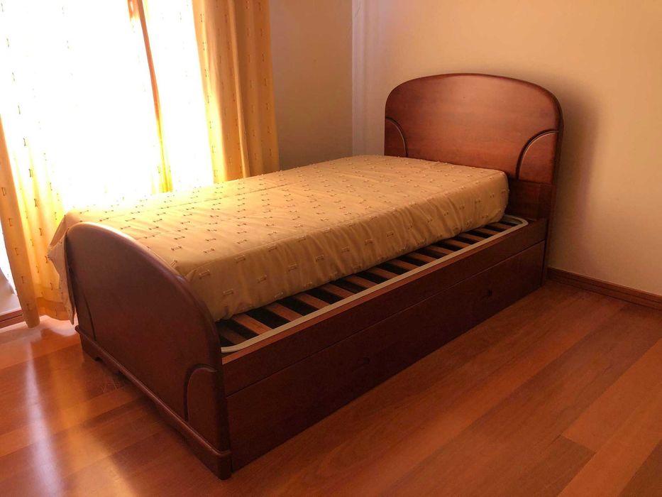 Cama de Solteiro - Cor de Cerejeira