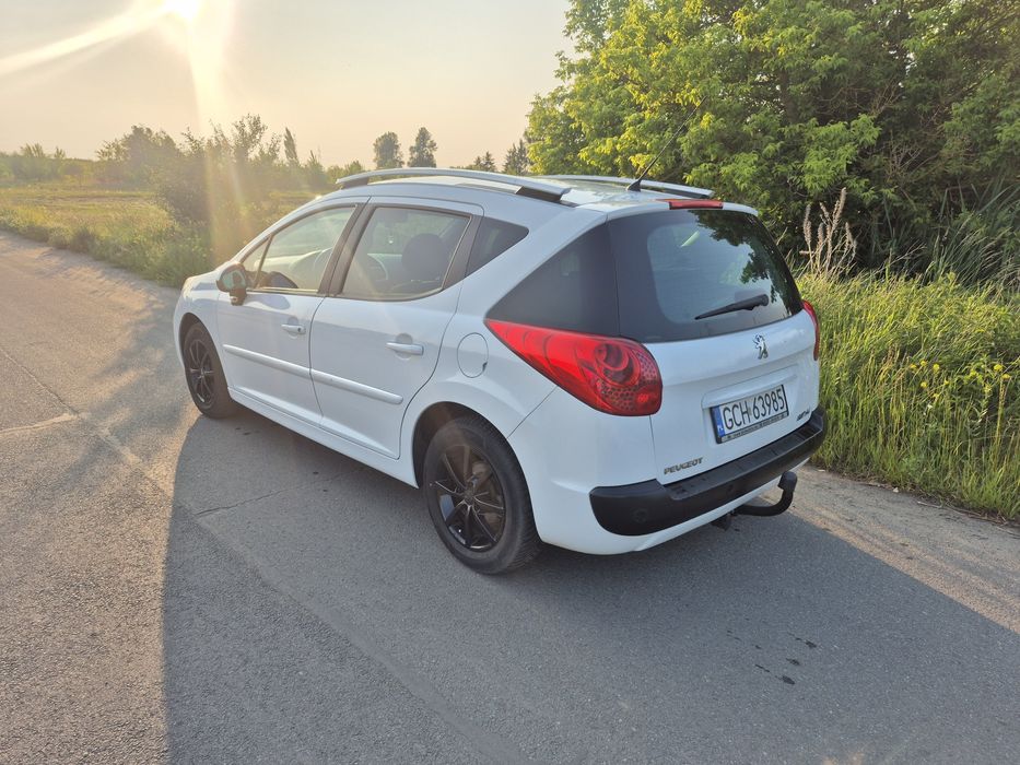 Peugeot 207SW 1,6Hdi exlusive chromy panorama hak tempomat klima zamia