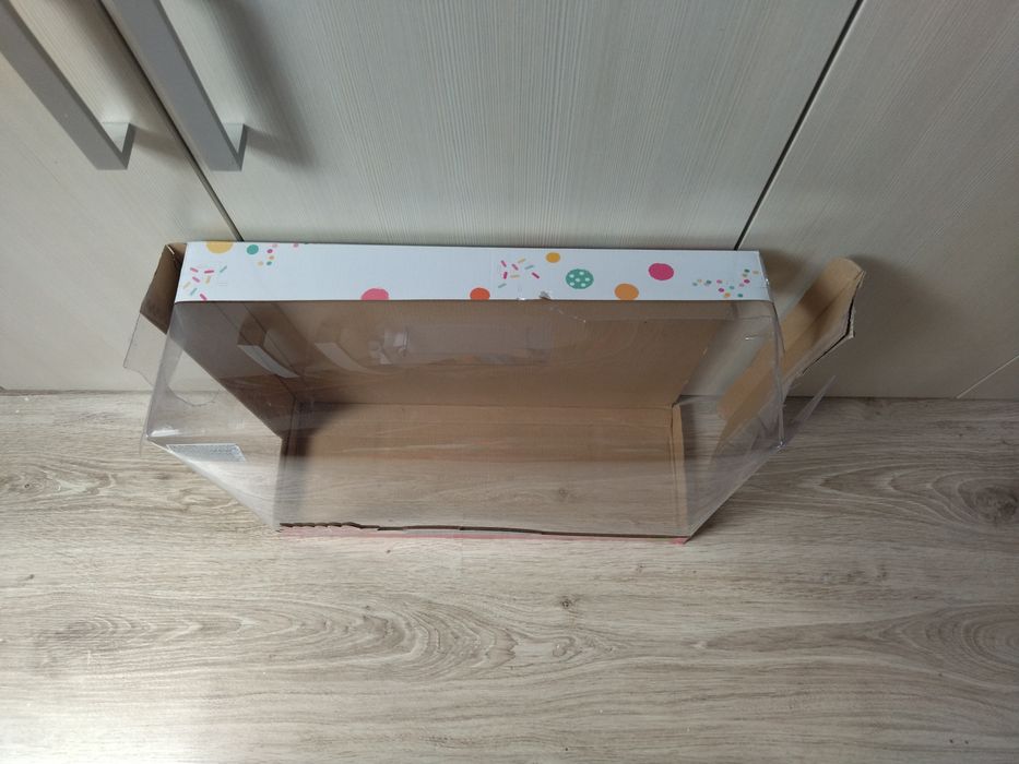 Zestaw Num Noms Fabryka Lakierów i figurki oraz pudełko