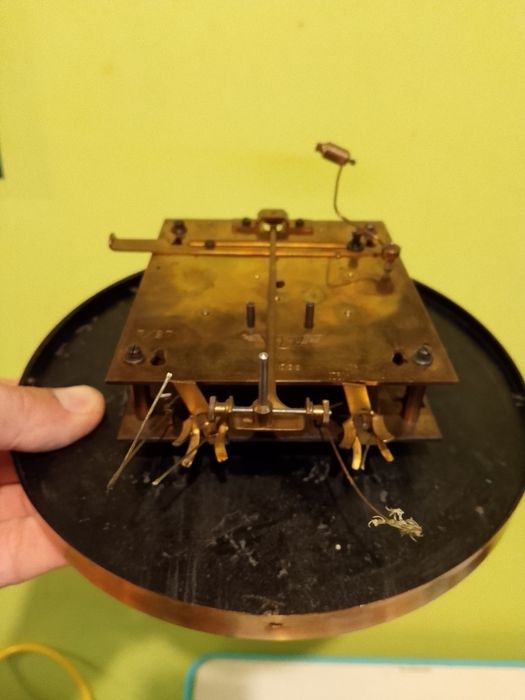 Mechanizm sygnowany kinzle dwuwagowy