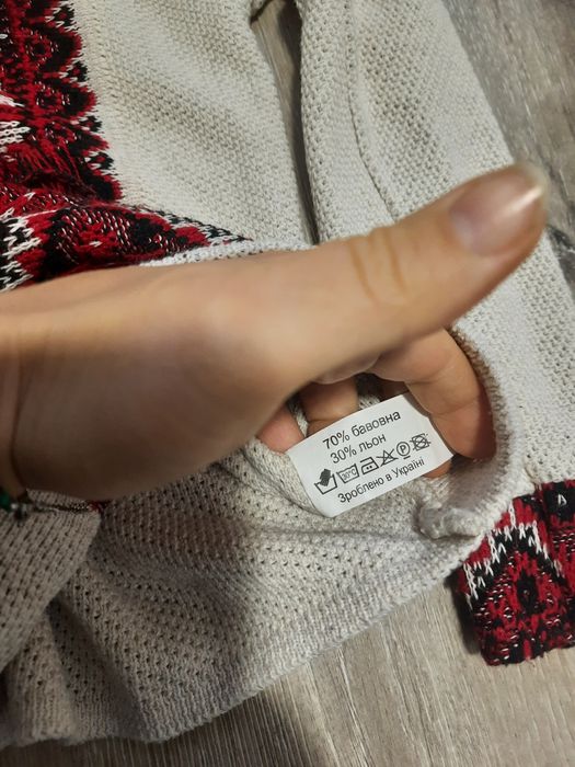 Вишиванка тепла, в'язана на хлопчика 3-4 роки.