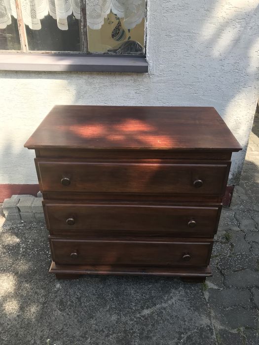 Stara komoda z litego drzewa