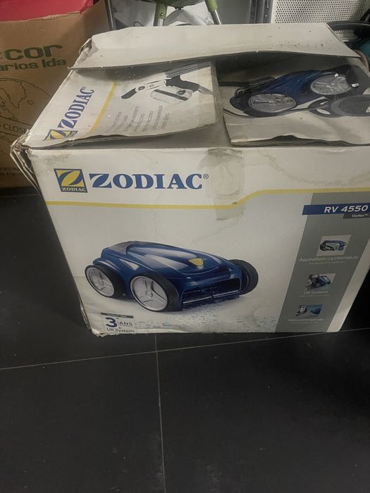 Robot limpa-fundos Zodiac Vortex Pro 4WD RV 4550 – excelente estado