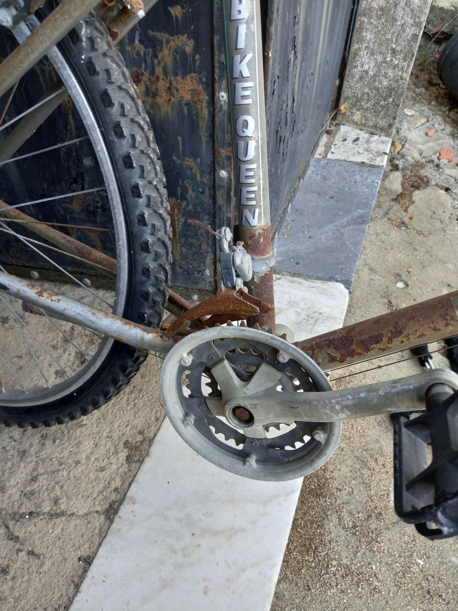 Bicicleta usada está parada a 2 anos