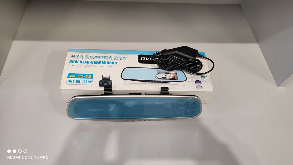 Samochodowe lusterko wsteczne z  wideorejestratorem