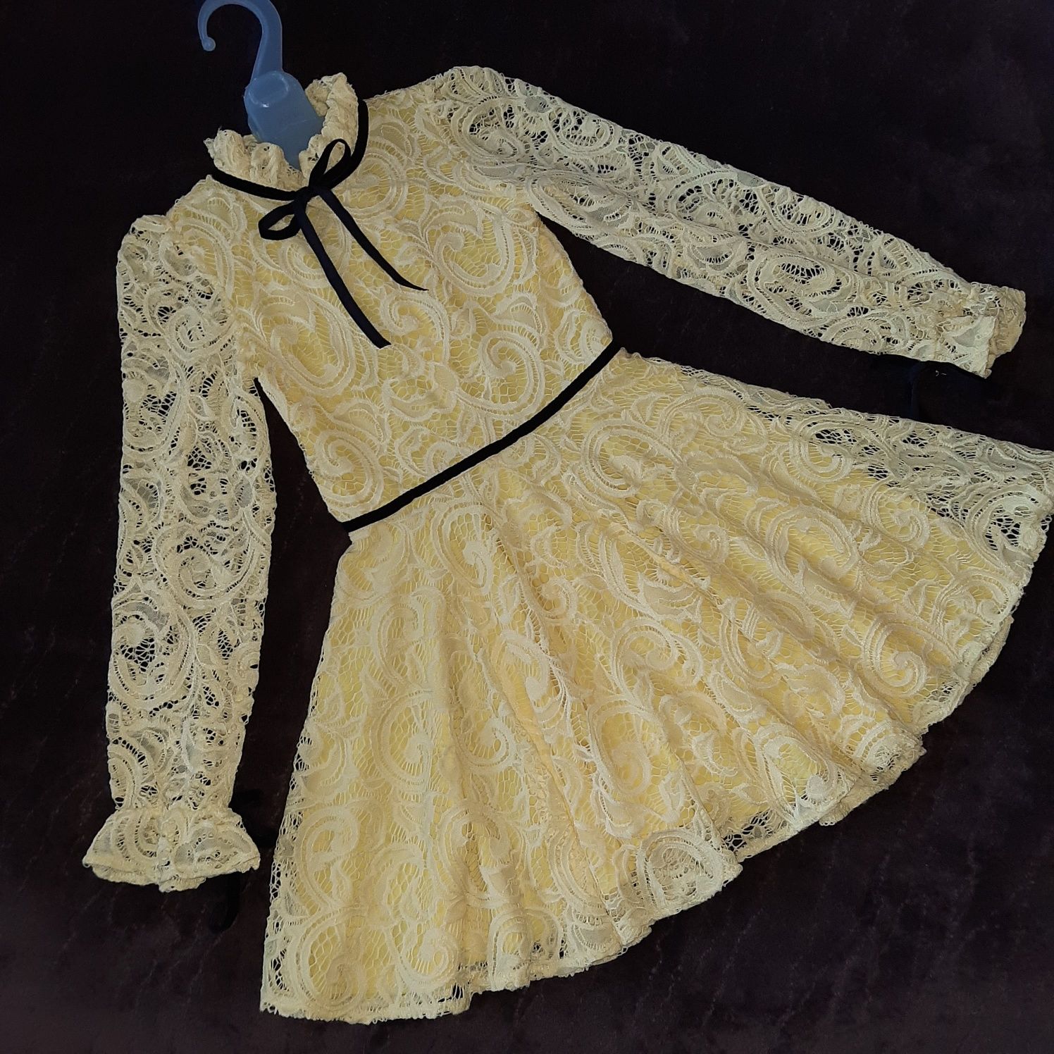 Платье девочке 134 140 см желтое гипюр