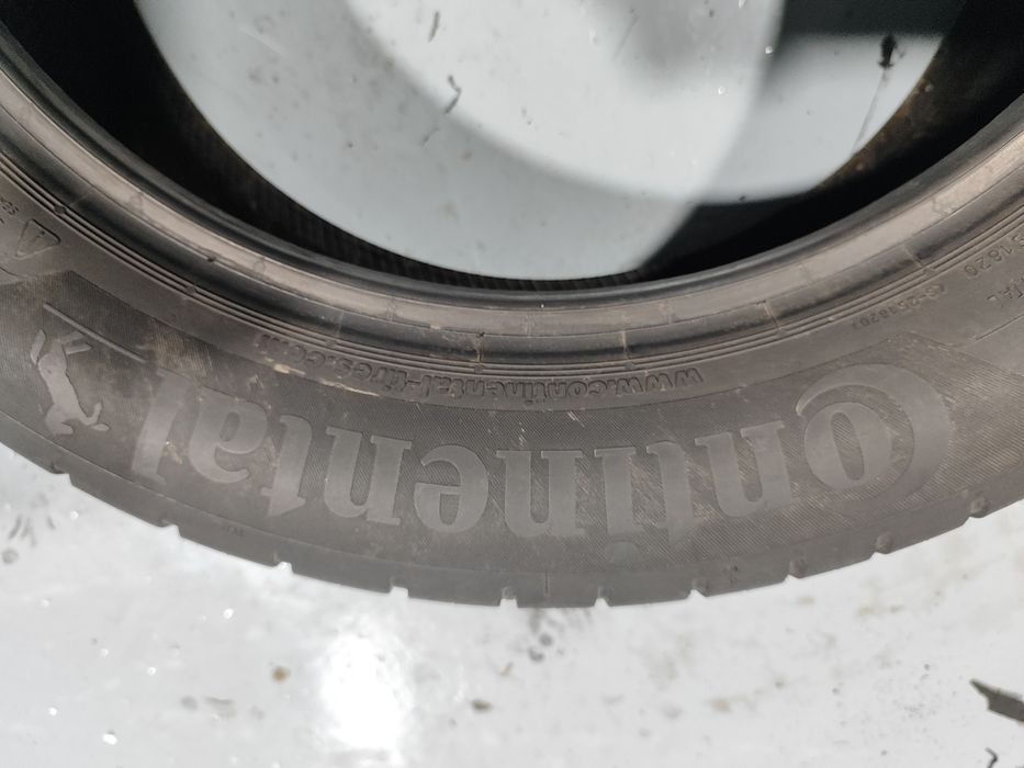 2 pneus semi novos 205-55R17 Continental - Oferta dos Portes