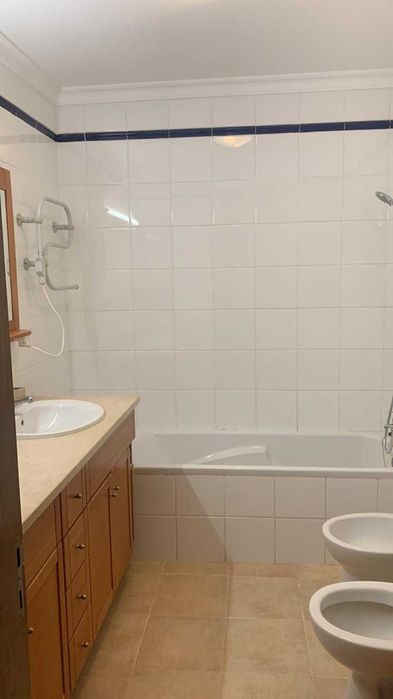 Arrenda se aparsamento