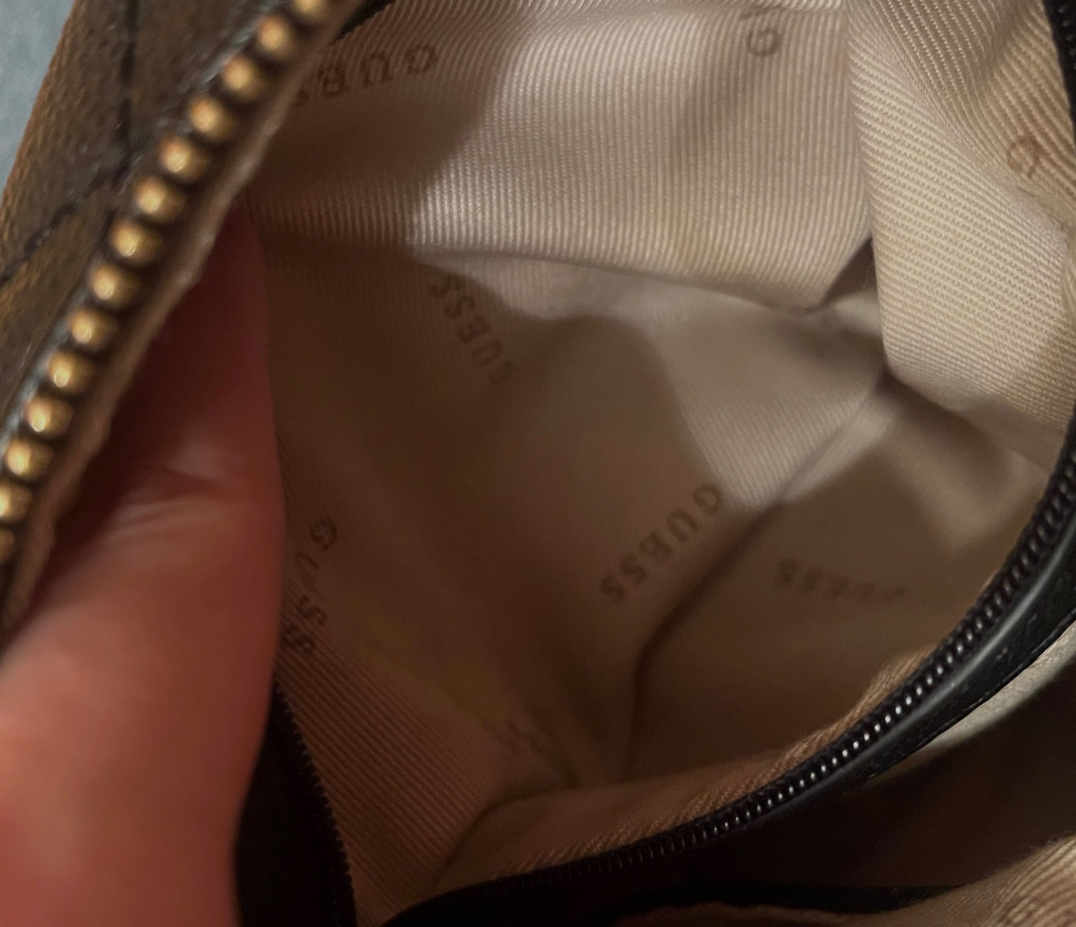 Шкіряна сумка Guess
