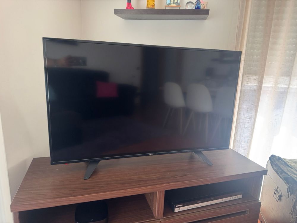 TV LG 43’’ com muito pouco uso
