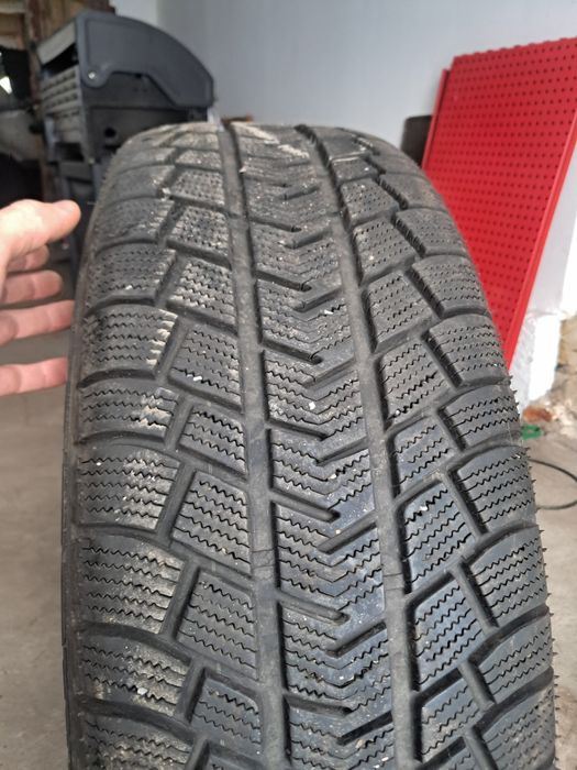 Opony zimowe 235/ 60 18r