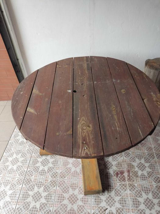 Stół ogrodowy drewniany