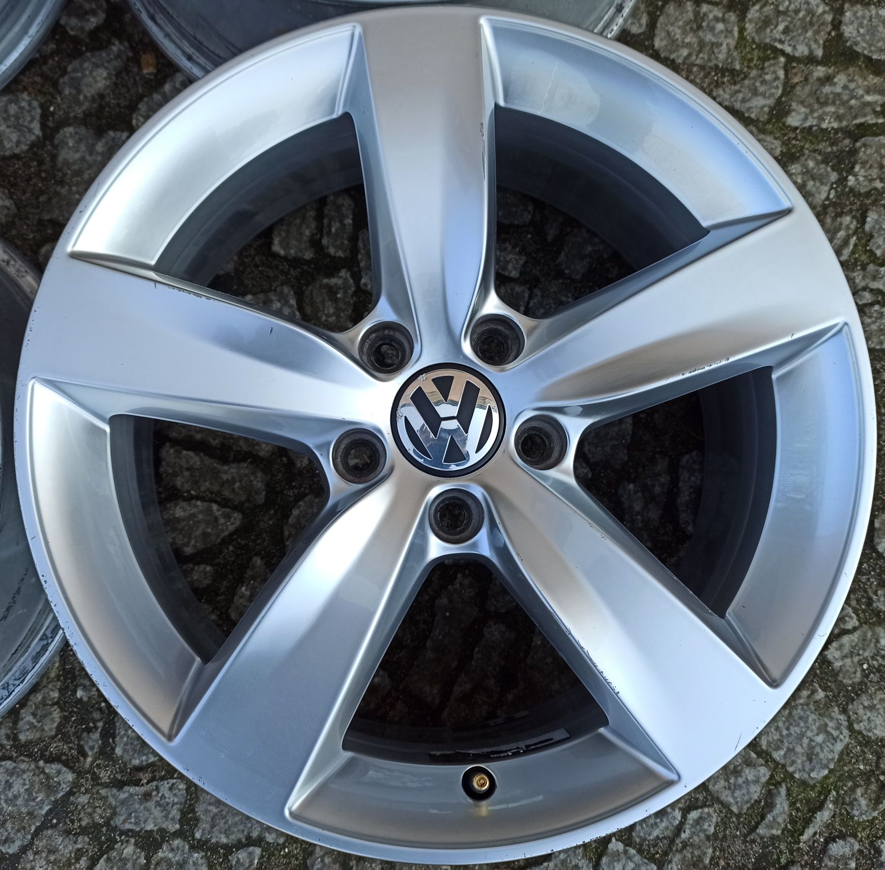 Felgi aluminiowe VW Sharan Tiguan Passat 7jx17 ET39 5x112