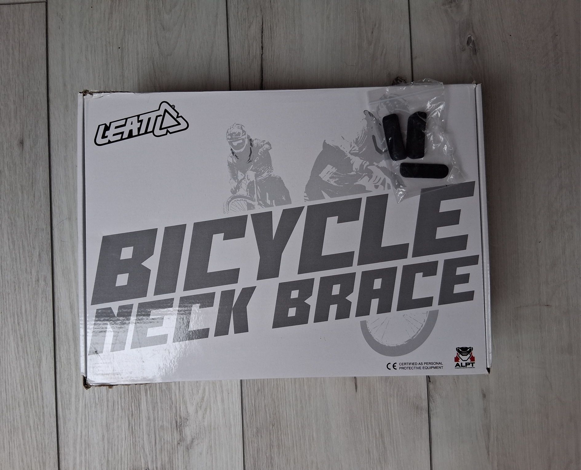 Leatt DBX 5.5 junior neck brace
