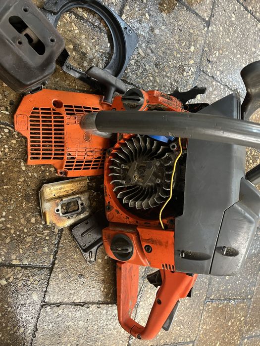 Продам запчастини на бензопилу Oleo-Mac 956/962