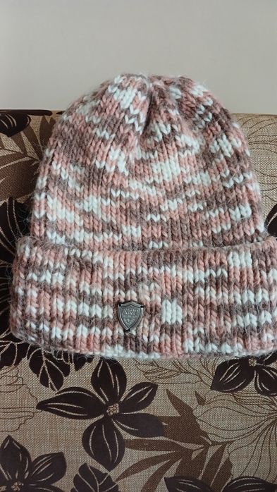 Шапочка в'язана жіноча