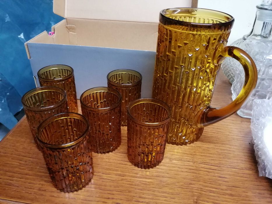 conjunto de copos e jarra