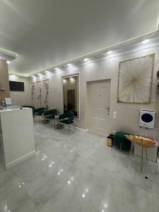 Косметологічна клініка з меблями на Печерську в ЖК KADORR