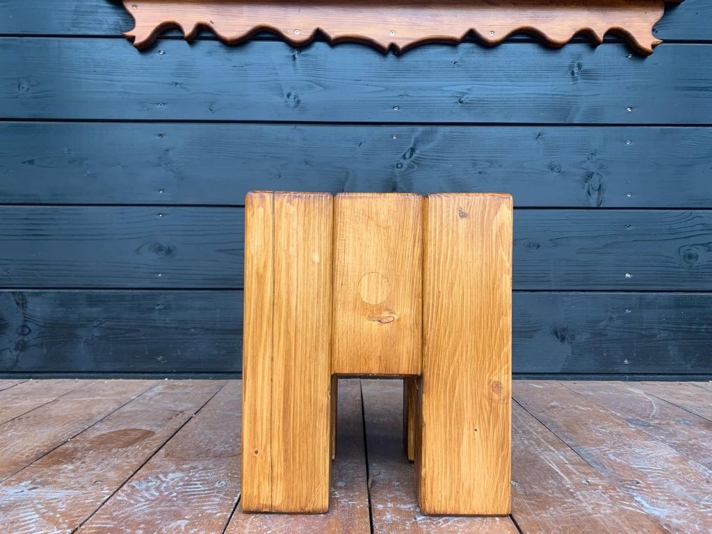 Taboret z suchego drewna świerkowego