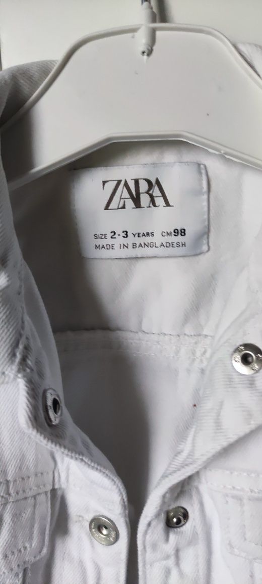 Biała kurtka jeansowa Zara 98