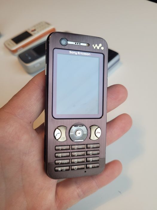 Mix telefonów SONY ERICSSON Walkman W890i K850i W200i T300i USZKODZONE